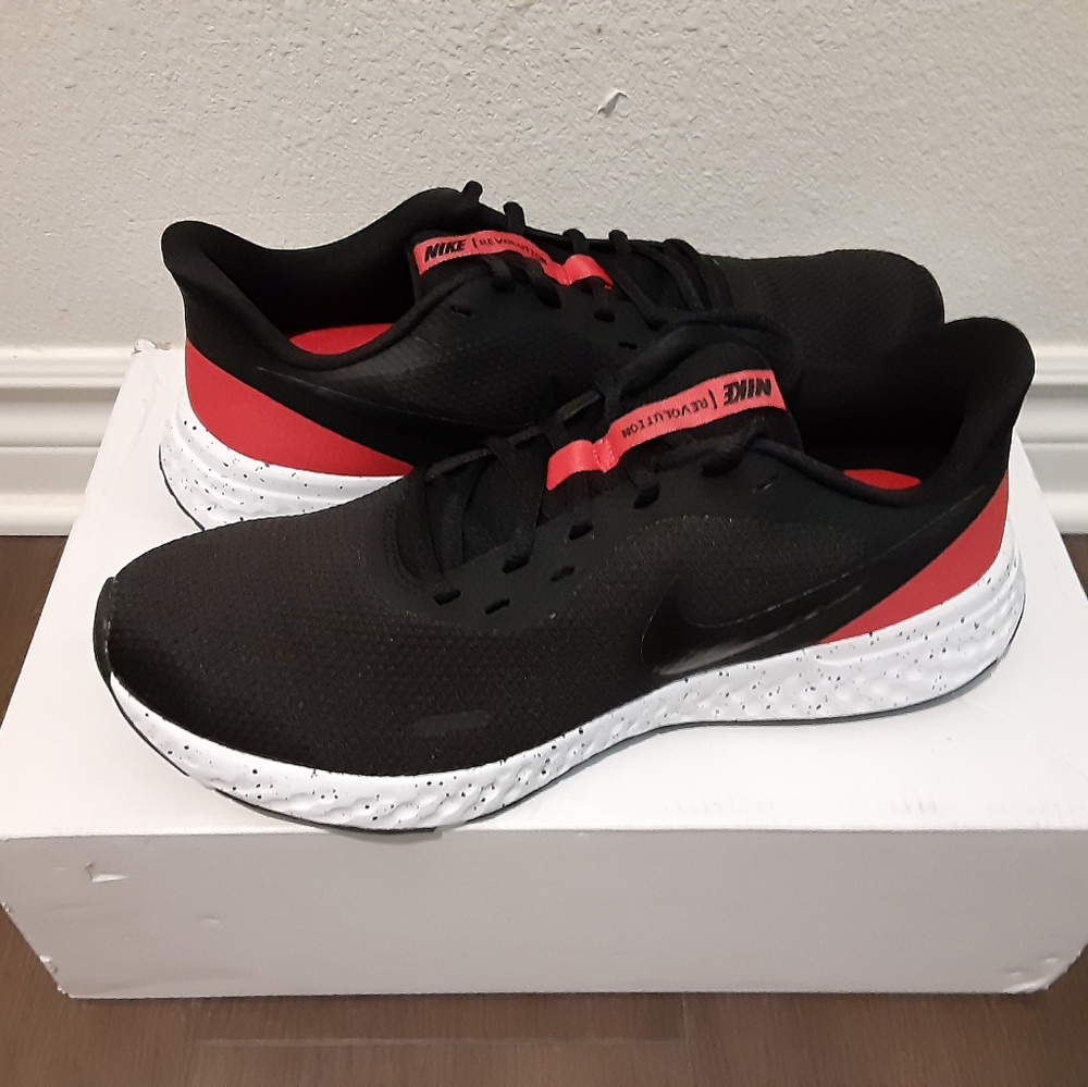 Nike - Picture 2 of 6